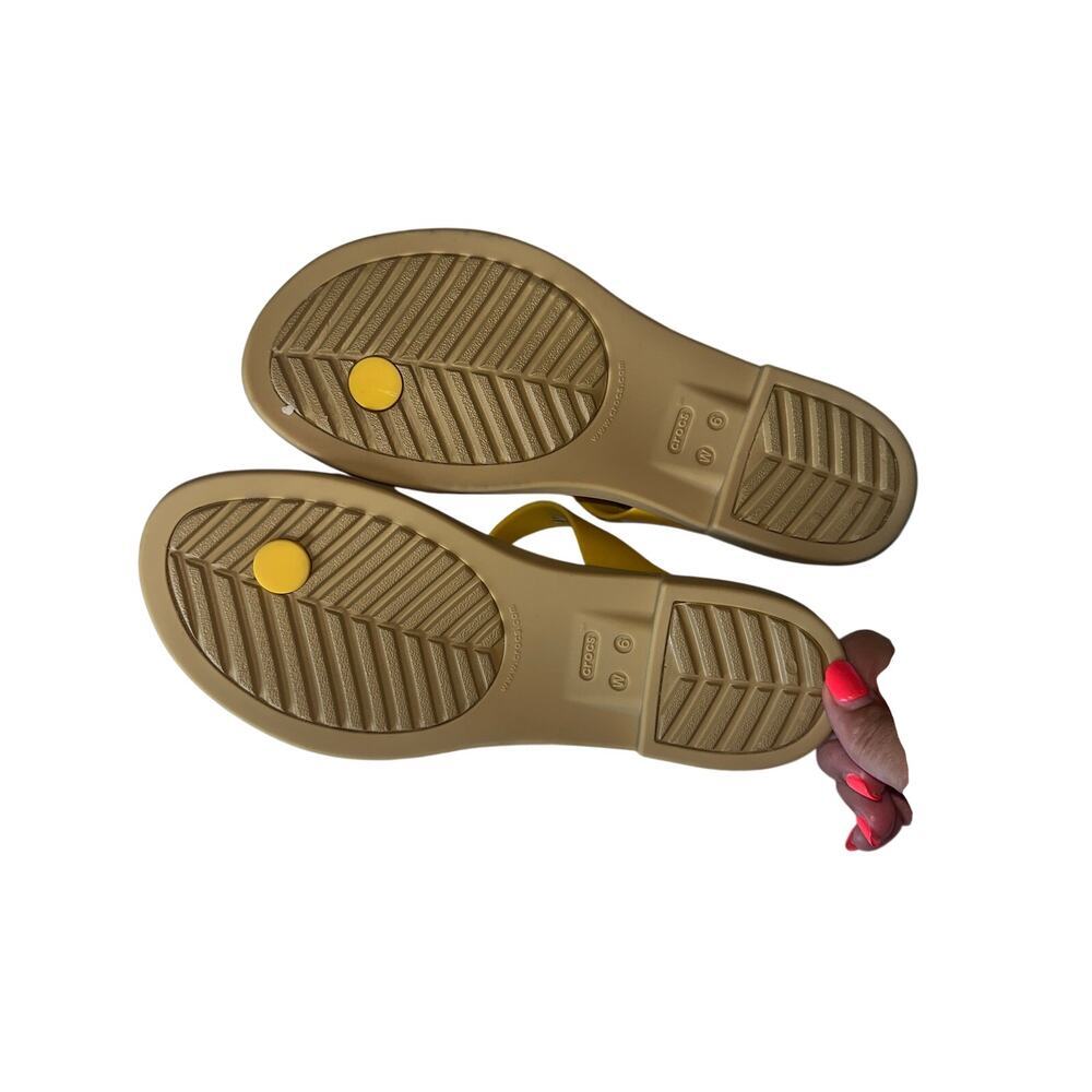 Crocs Women’s W6 Yellow Strappy Thong Sandals Comfort Lightweight Summer - Picture 5 of 6